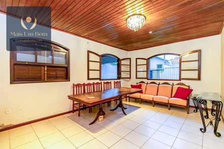 5_photo/94dce5ae3f.3c20d05746a6d1b7-ATLAS-6de15adf-a510-4a6c-9a7a-a7efbdf02e17.jpg de casa à venda com 3 quartos, 210m² em Tarumã, Curitiba