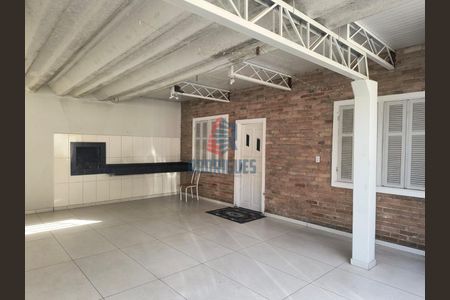 5_photo/94dce5b05b.1da1a71dfbb370c4-ATLAS-1fa4f0e3-6566-4ac4-8d35-5e103f34b43e.jpg de casa à venda com 4 quartos, 240m² em Jardim Social, Curitiba