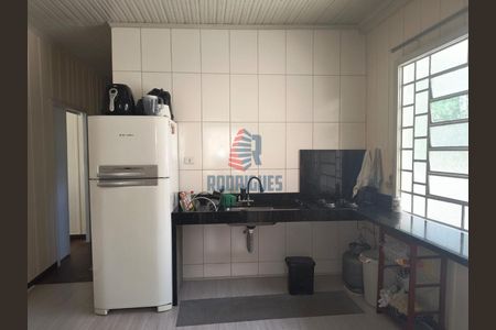 8_photo/94dce5b05b.1da1a71dfbb370c4-ATLAS-4ea2d015-7a73-4d46-bb83-757e6a93a614.jpg de casa à venda com 4 quartos, 240m² em Jardim Social, Curitiba