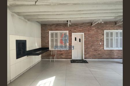 8_photo/94dce5b05b.1da1a71dfbb370c4-ATLAS-e390b5b5-b15a-4107-b496-05e4f9f9c968.jpg de casa à venda com 4 quartos, 240m² em Jardim Social, Curitiba