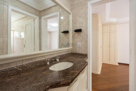 48_photo/94dce5b0df.d2f70d4d9a40d25a-ATLAS-dca90b5a-199d-4af6-98d5-425d6120a761.jpg de casa à venda com 5 quartos, 450m² em Jardim Social, Curitiba