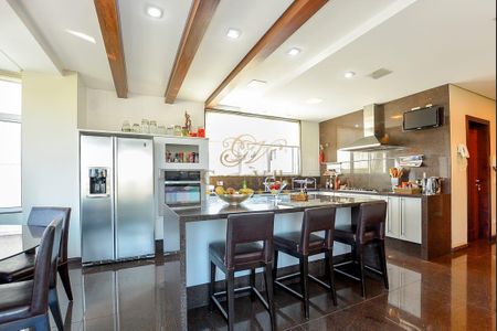 6_photo/94dce5b301.ceff8192393c33de-ATLAS-235d15e7-1599-4cea-bf4d-38b22539b2cf.jpg de casa à venda com 5 quartos, 834m² em Matriz, Curitiba