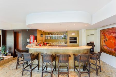 11_photo/94dce5b301.ceff8192393c33de-ATLAS-364393f8-c2a2-4f31-a8be-92bcea4272c4.jpg de casa à venda com 5 quartos, 834m² em Matriz, Curitiba