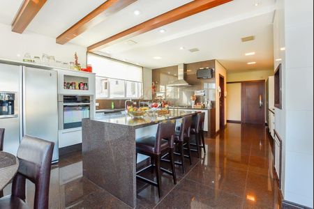 34_photo/94dce5b301.ceff8192393c33de-ATLAS-c009e44e-8dad-4ff8-85ce-d76b7da7c120.jpg de casa à venda com 5 quartos, 834m² em Matriz, Curitiba