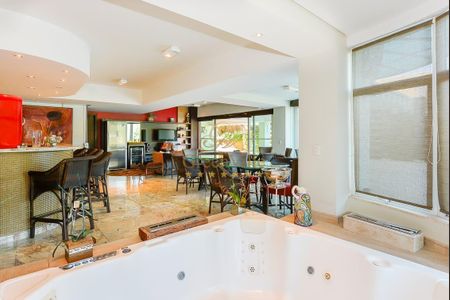 21_photo/94dce5b301.ceff8192393c33de-ATLAS-d704f2fe-e1cc-42bf-ae35-89969d27ed40.jpg de casa à venda com 5 quartos, 834m² em Matriz, Curitiba