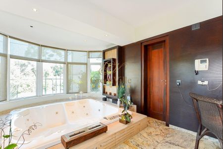 14_photo/94dce5b301.ceff8192393c33de-ATLAS-ffa64bc2-2855-460c-b4ee-88a1bb70f318.jpg de casa à venda com 5 quartos, 834m² em Matriz, Curitiba