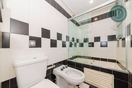 5_photo/94dce5b367.e5c1dbf3952ec410-ATLAS-b59a129f-bfc4-4c8b-b53e-16d857ae4acd.jpg de apartamento para alugar com 5 quartos, 380m² em Alto da XV, Curitiba