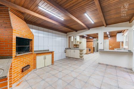 17_photo/94dce5b37d.7954feb32d1ae247-ATLAS-36f39d68-bf55-465b-943a-7302ac7734aa.jpg de casa à venda com 4 quartos, 328m² em Jardim Social, Curitiba