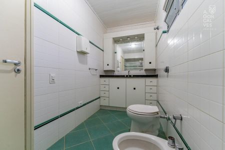 29_photo/94dce5b37d.7954feb32d1ae247-ATLAS-4ba88fe8-8159-4a17-903a-3af9fd5533c3.jpg de casa à venda com 4 quartos, 328m² em Jardim Social, Curitiba