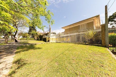 2_photo/94dce5b37d.7954feb32d1ae247-ATLAS-62d5ee5b-37c2-451a-8b75-a4633f2b7251.jpg de casa à venda com 4 quartos, 328m² em Jardim Social, Curitiba