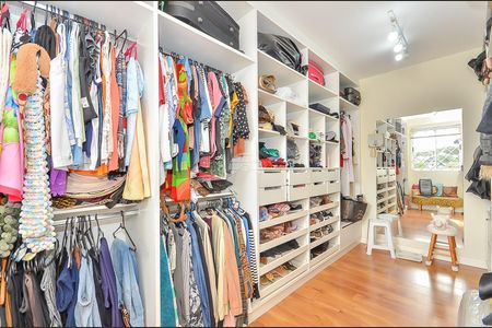 18_photo/94dce5b3e7.badfd497b63a3b5d-ATLAS-eafd062e-2173-4218-b516-e073a76a0e4f.jpg de casa à venda com 4 quartos, 316m² em Jardim Social, Curitiba