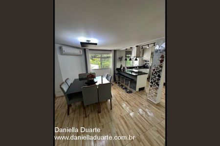 3_photo/94dce5b59f.a222f274c2646ab1-ATLAS-d47ea2e7-e1d4-4bef-95b3-9c11a940f7d6.jpg de casa à venda com 3 quartos, 207m² em Hugo Lange, Curitiba