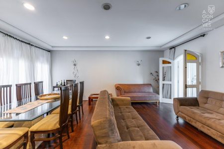 7_photo/94dce5b74f.49c40a4e0c1b1036-ATLAS-3bef624d-cafd-4f0a-b250-b6fdb2ed0eaa.jpg de casa à venda com 4 quartos, 339m² em Jardim Social, Curitiba