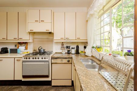 8_photo/94dce5b78d.5201f2b37237fe26-ATLAS-da6b0702-59ba-4fda-8eb3-72b8f2f7151e.jpg de casa à venda com 3 quartos, 343m² em Jardim Social, Curitiba