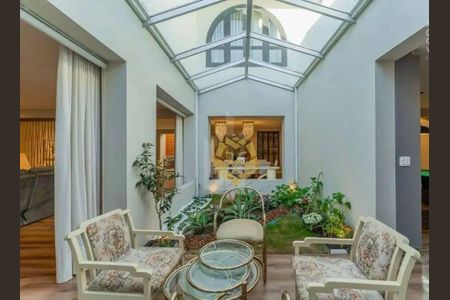 4_photo/94dce5b7c9.54b8780a509023fd-ATLAS-8f6a412d-b2ca-4e98-bcba-7787d0b4de05.jpg de casa à venda com 5 quartos, 1366m² em Jardim Social, Curitiba