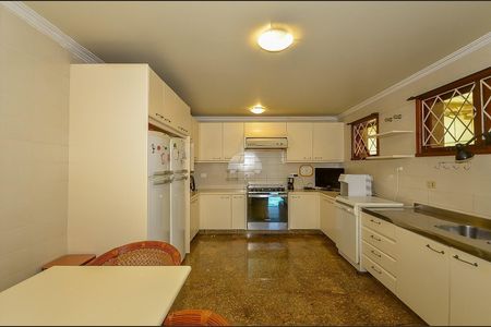 1_photo/94dce5ba75.5138e2b24b90eb69-ATLAS-5b72a975-0b65-482e-99e2-af47b0e3c4ce.jpg de casa à venda com 4 quartos, 416m² em Jardim Social, Curitiba
