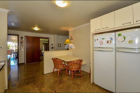 12_photo/94dce5ba75.5138e2b24b90eb69-ATLAS-94a25610-a595-4aad-a66f-3dddde5ced65.jpg de casa à venda com 4 quartos, 416m² em Jardim Social, Curitiba