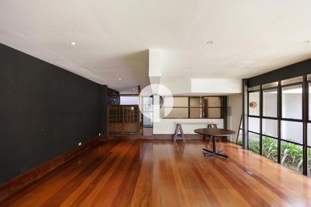 10_photo/94dce5ba85.5343c4ed08aabd0a-ATLAS-2ffec9a7-b2d3-4e93-a1a8-05c069276d3c.jpg de casa à venda com 4 quartos, 387m² em Jardim Social, Curitiba