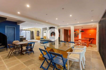 37_photo/94dce5ba85.5343c4ed08aabd0a-ATLAS-60957aef-8c18-48c4-b043-59ff3b31ca6e.jpg de casa à venda com 4 quartos, 387m² em Jardim Social, Curitiba