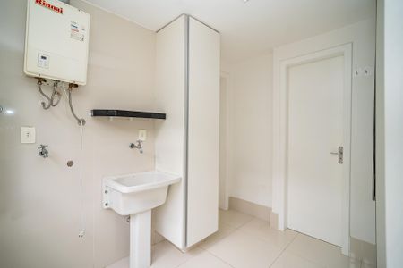 6_photo/94dce5ba89.c2d0365adcb3b71c-ATLAS-6f3c667e-72aa-450a-b5ff-aeea93ba9ee1.jpg de casa à venda com 4 quartos, 298m² em Jardim Social, Curitiba