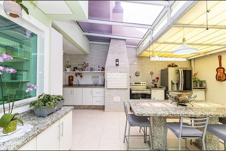 22_photo/94dce5baff.ed2f8b4a3809a5fd-ATLAS-640a0810-e552-4023-8a10-9bd528113037.jpg de casa à venda com 4 quartos, 247m² em Jardim Social, Curitiba
