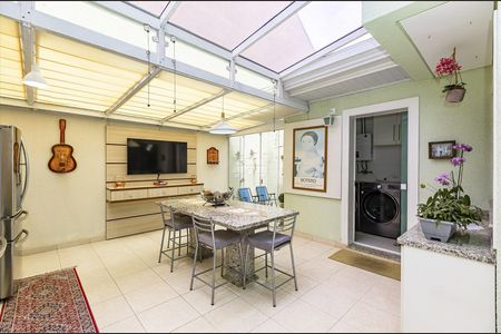 23_photo/94dce5baff.ed2f8b4a3809a5fd-ATLAS-9557166d-18a5-46aa-b477-3ca169cebe9c.jpg de casa à venda com 4 quartos, 247m² em Jardim Social, Curitiba