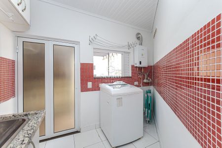 28_photo/94dce5bb29.e6c5309fd1607d84-ATLAS-9f215e9d-c79a-431f-bbcf-07db726fbe89.jpg de casa à venda com 4 quartos, 200m² em Jardim Social, Curitiba