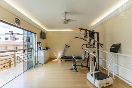 39_photo/94dce5bbad.195b1316ff0d640f-ATLAS-a52015c8-e4d4-4e1e-820f-93b785ab35c2.jpg de casa à venda com 5 quartos, 390m² em Jardim Social, Curitiba