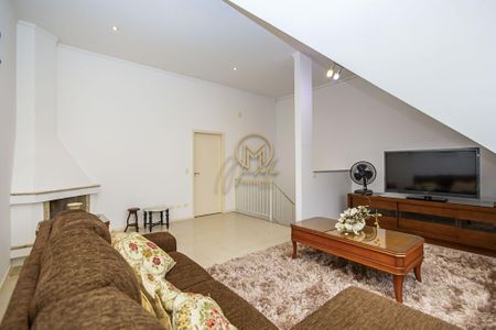 50_photo/94dce5bbf5.a7703fc7cedc068f-ATLAS-e05d4b40-abec-480b-a82a-86f1602df3cf.jpg de casa à venda com 4 quartos, 168m² em Jardim Social, Curitiba