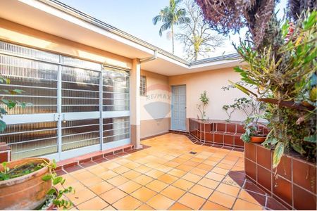 10_photo/94dce5bedb.8c2ca795ebaebe51-ATLAS-3b6b2e10-275d-4f93-8a68-f81878ca3b5e.jpg de casa à venda com 4 quartos, 457m² em Jardim Social, Curitiba