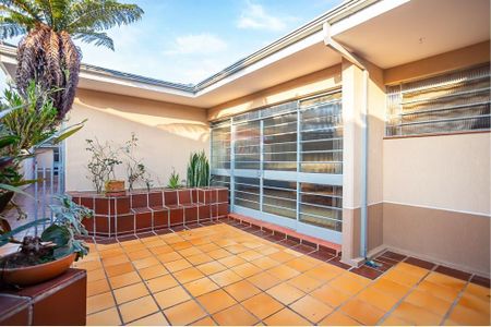 18_photo/94dce5bedb.8c2ca795ebaebe51-ATLAS-4385e209-b1b7-4fa3-b334-b3033f194e0e.jpg de casa à venda com 4 quartos, 457m² em Jardim Social, Curitiba