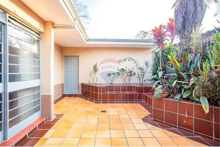 20_photo/94dce5bedb.8c2ca795ebaebe51-ATLAS-bd6020aa-3b17-4993-8546-79d0f9bb4d47.jpg de casa à venda com 4 quartos, 457m² em Jardim Social, Curitiba