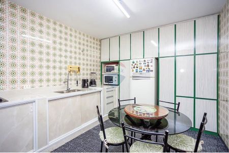 6_photo/94dce5bedb.8c2ca795ebaebe51-ATLAS-d5b13deb-f7b2-4dba-8cec-bb6d50a3aa3e.jpg de casa à venda com 4 quartos, 457m² em Jardim Social, Curitiba