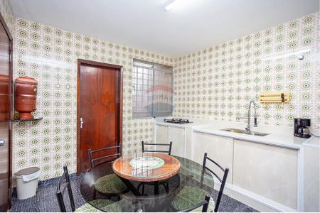 24_photo/94dce5bedb.8c2ca795ebaebe51-ATLAS-da39a5bf-7be5-41c4-829e-82316fa941e0.jpg de casa à venda com 4 quartos, 457m² em Jardim Social, Curitiba