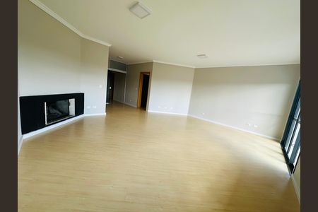 2_photo/94dce5bf41.1c5ee5b12bdcf8f7-ATLAS-10a79b6a-dfa7-4e21-974c-6114bee71f1a.jpg de casa à venda com 3 quartos, 347m² em Bacacheri, Curitiba