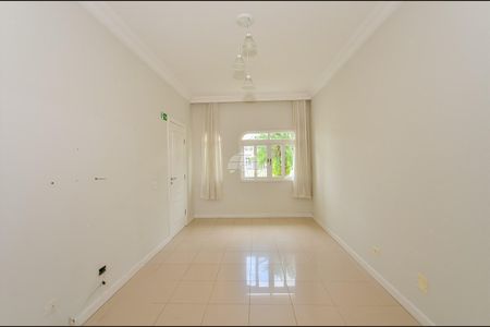 38_photo/94dce5bf57.2589b1fd00b31c34-ATLAS-3247bb00-446b-4ebe-8a09-959fcaa1c53f.jpg de casa à venda com 8 quartos, 435m² em Bacacheri, Curitiba