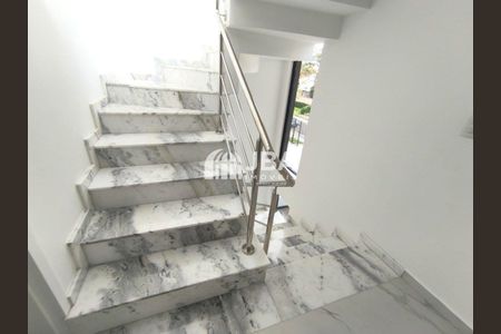 5_photo/94dce5bf83.8f3f2a47dd94676f-ATLAS-a319087b-c083-47fd-9b8c-ef9d97dba4e8.jpg de casa à venda com 0 quarto, 182m² em Bacacheri, Curitiba