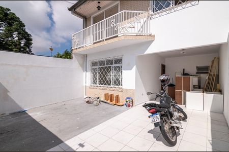 23_photo/94dce5bfb9.e6f02a1e96aef2b1-ATLAS-e20db90e-fdeb-456a-a616-a26c54a32895.jpg de casa à venda com 3 quartos, 157m² em Bacacheri, Curitiba