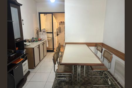 3_photo/94dce5c03d.cba3da746242e602-ATLAS-42f88ef2-5e6b-4b77-a6d4-1fd60c55e003.jpg de casa à venda com 4 quartos, 150m² em Bacacheri, Curitiba