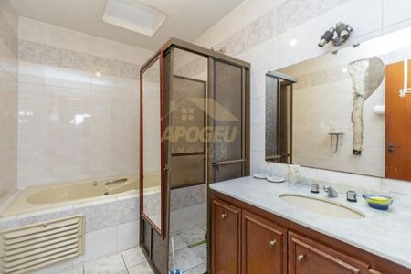 8_photo/94dce5c047.e98ed2530eefd725-ATLAS-71fa2055-3e00-4e03-9c41-988c4102cb76.jpg de casa à venda com 4 quartos, 153m² em Bacacheri, Curitiba