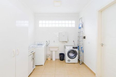 19_photo/94dce5c071.09e8f0e701892df6-ATLAS-cae042ff-cc67-4326-919b-e8b32f955188.jpg de casa à venda com 3 quartos, 267m² em Bacacheri, Curitiba