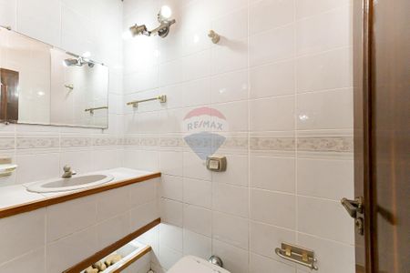 2_photo/94dce5c09b.8e927f3430f5a69c-ATLAS-0b4598c9-96b1-4dc0-bfd2-07baa70bf82e.jpg de casa à venda com 3 quartos, 230m² em Bacacheri, Curitiba