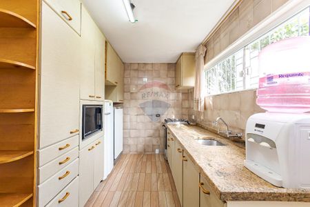 4_photo/94dce5c09b.8e927f3430f5a69c-ATLAS-12bba73f-a8e1-4fc6-a7d4-2ebe615b4a8f.jpg de casa à venda com 3 quartos, 230m² em Bacacheri, Curitiba