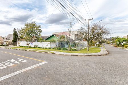 11_photo/94dce5c09b.8e927f3430f5a69c-ATLAS-3e8e3dae-c92b-4ed1-a96c-edf9b0c8144c.jpg de casa à venda com 3 quartos, 230m² em Bacacheri, Curitiba