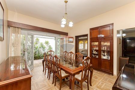 4_photo/94dce5c09b.8e927f3430f5a69c-ATLAS-a280aeb8-7225-4c33-bf55-d6b670bdc2f2.jpg de casa à venda com 3 quartos, 230m² em Bacacheri, Curitiba