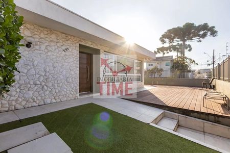 2_photo/94dce5c0cb.f1ebba836060b494-ATLAS-1332ca30-5937-4093-9c4e-e7f2f5dc628c.jpg de casa à venda com 4 quartos, 212m² em Bacacheri, Curitiba