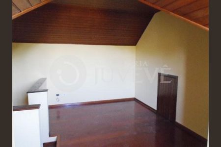 4_photo/94dce5c157.f279df7ab7105e24-ATLAS-809b68b8-3365-49a4-bdf2-d267173e5ae5.jpg de casa para alugar com 3 quartos, 120m² em Bacacheri, Curitiba