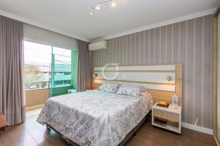 5_photo/94dce5c15f.b5da8a9e89e1b846-ATLAS-72586618-8d61-4bdf-a3b1-1565bb78df5d.jpg de casa à venda com 3 quartos, 260m² em Bacacheri, Curitiba