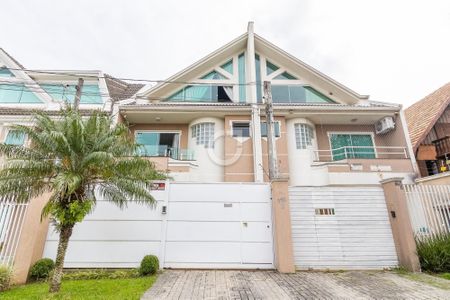 10_photo/94dce5c15f.b5da8a9e89e1b846-ATLAS-a16a8c12-cba0-448b-8e6c-26252fc96ace.jpg de casa à venda com 3 quartos, 260m² em Bacacheri, Curitiba