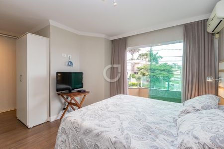 11_photo/94dce5c15f.b5da8a9e89e1b846-ATLAS-c8e15253-7011-4d71-8bb6-2ce47a78324b.jpg de casa à venda com 3 quartos, 260m² em Bacacheri, Curitiba